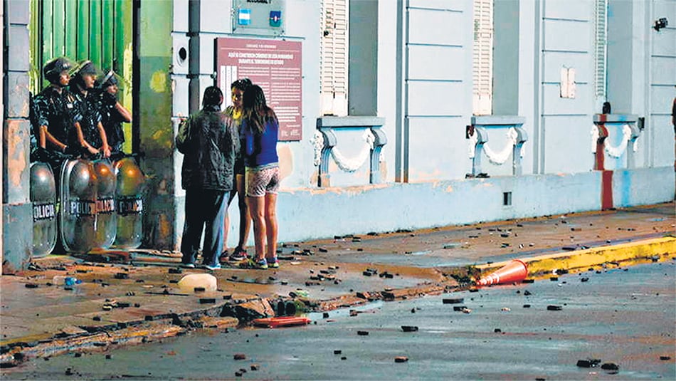 En la comisaría primera murieron siete detenidos.