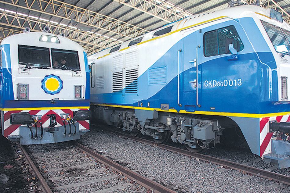 El servicio se interrumpió en agosto de 2015 cuando la crecida del río Salado derrumbó un puente ferroviario.