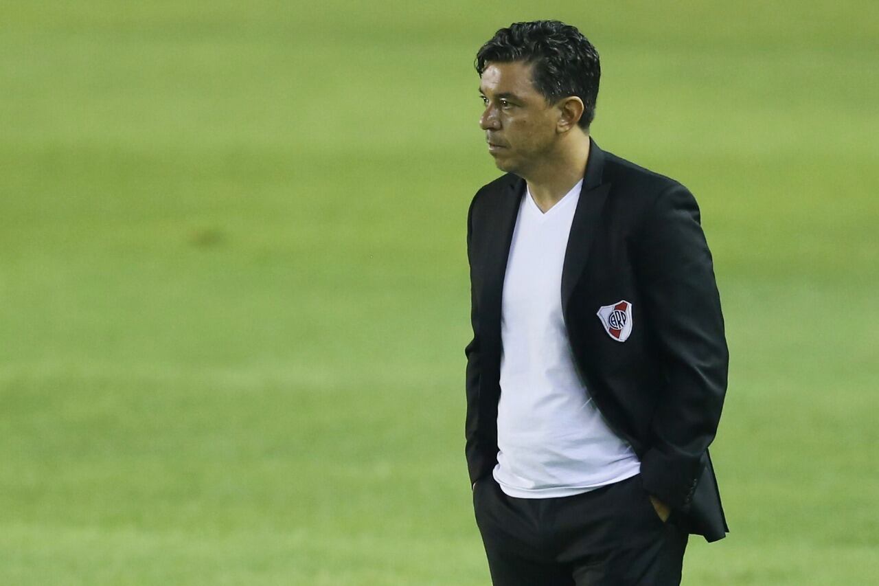 Marcelo Gallardo, tiene dudas en el mediocampo.