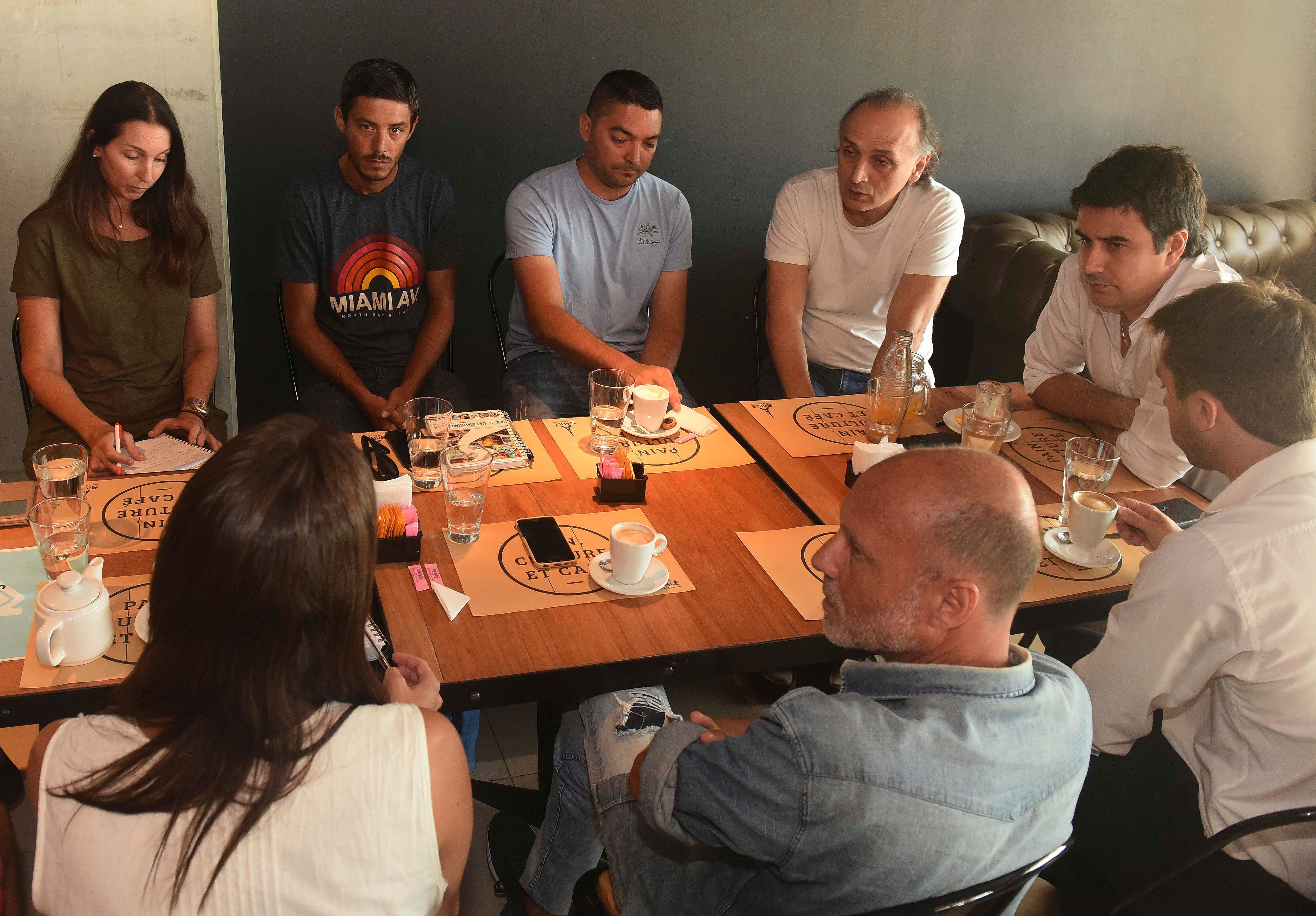 Los afectados por los UVA se reunieron el viernes y sábado con legisladores para buscar respuestas.