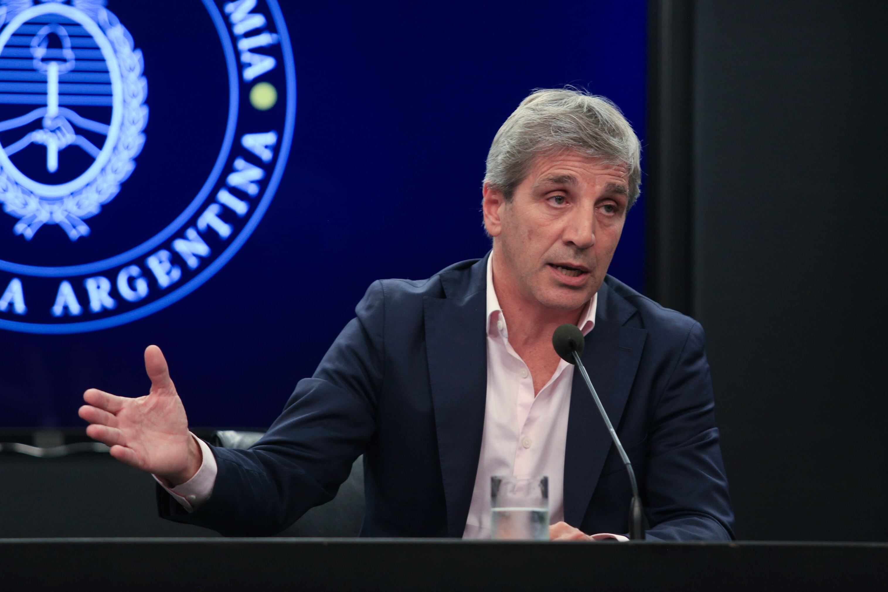 Caputo, en conferencia de prensa