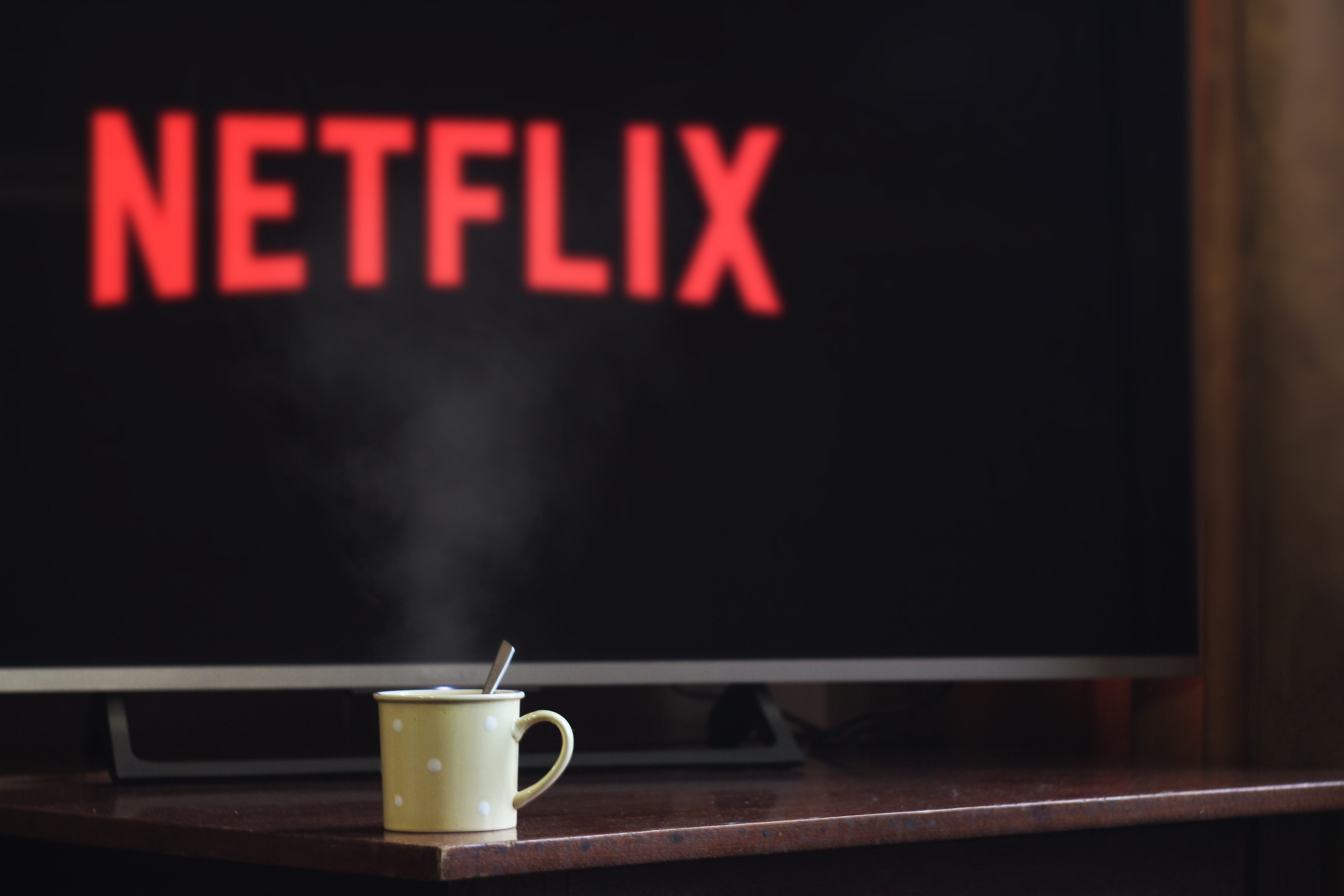 Películas, series y documentales para maratonear en Netflix desde el sillón de tu casa. Imagen: Pexels.