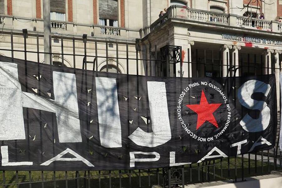 "La violencia institucional debe ser castigada de modo ejemplificador", dice el comunicado de HIJOS La Plata. 