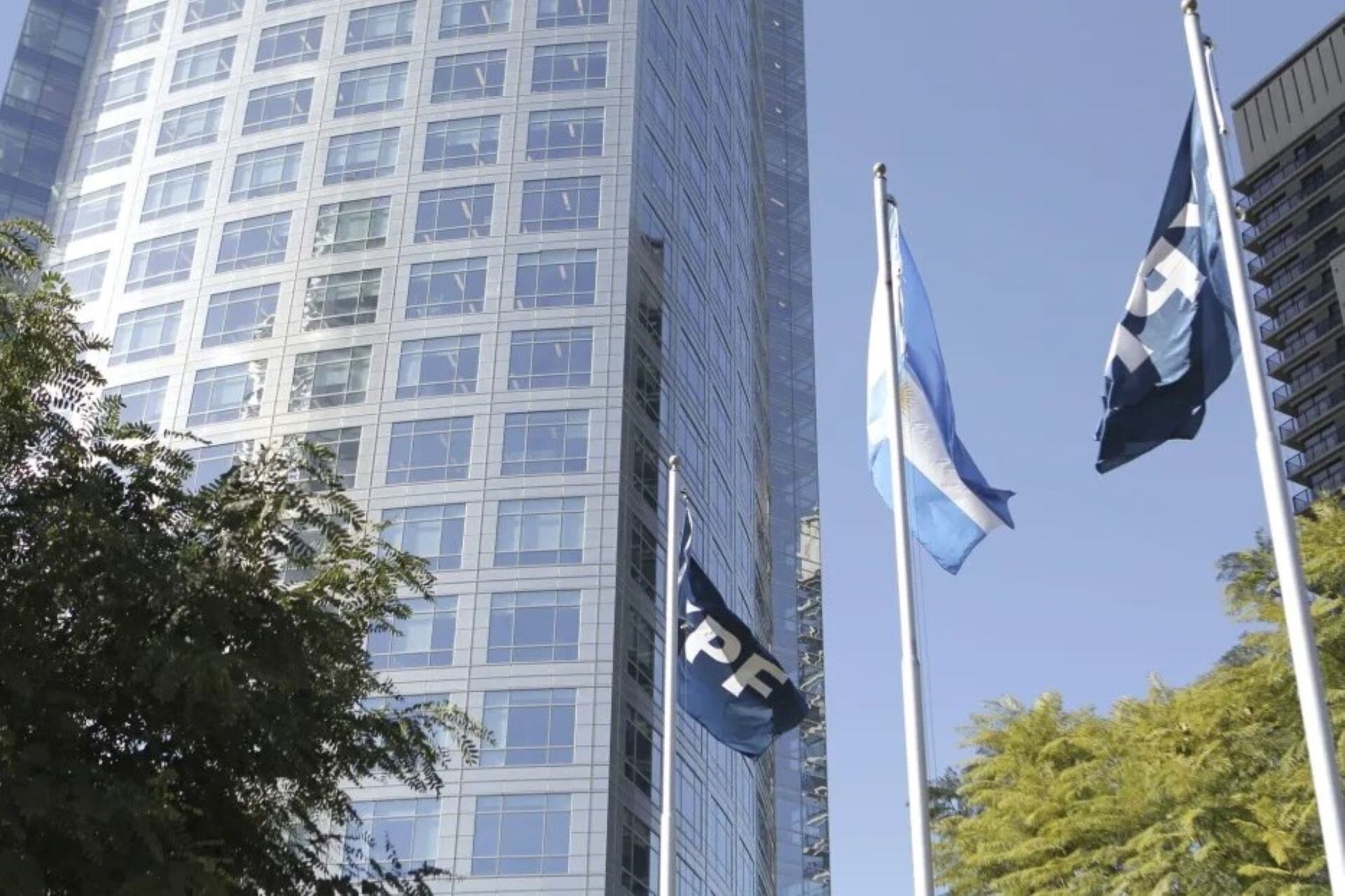 La demanda es por contaminación realizada hace más de 40 años. Es por contaminar el río Passaic. YPF plnateó un pago por US$ 14.000 millones en concepto de reparación. (Foto: EFE)