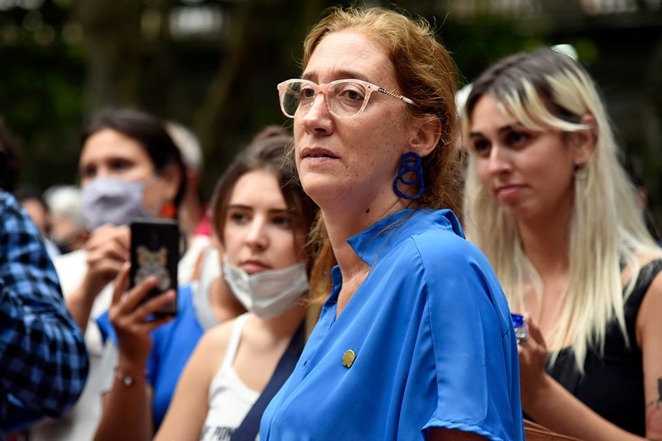 La UNR considera que Nadia Schujman sufre "una seria afectación de sus derechos". 