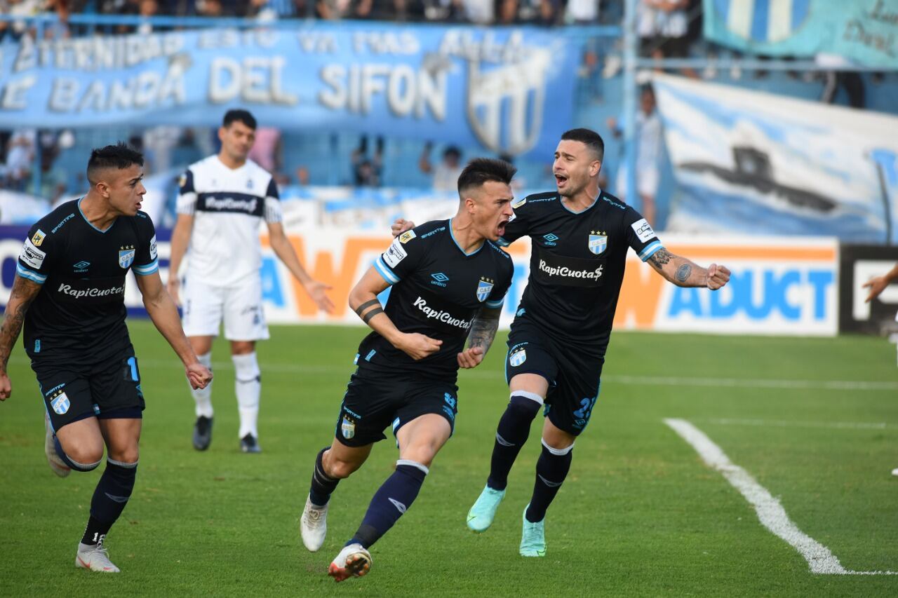 Lotti se llena la boca de gol para el Decano en el éxito ante el Lobo