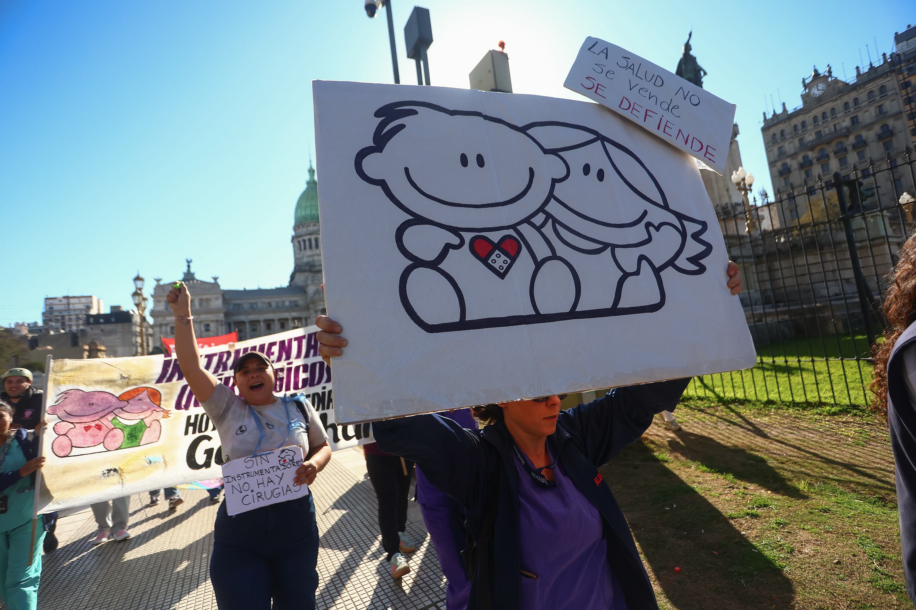 Médicos pediátras y personal del Hospital Garrahan hacen un paro de 48 horas y convocan a un ruidazo