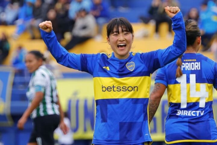 La japonesa Sasaki debutó con doblete a Excursionistas