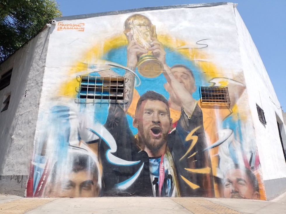 Los secretos del primer mural de Lionel Messi con la copa del mundo ...