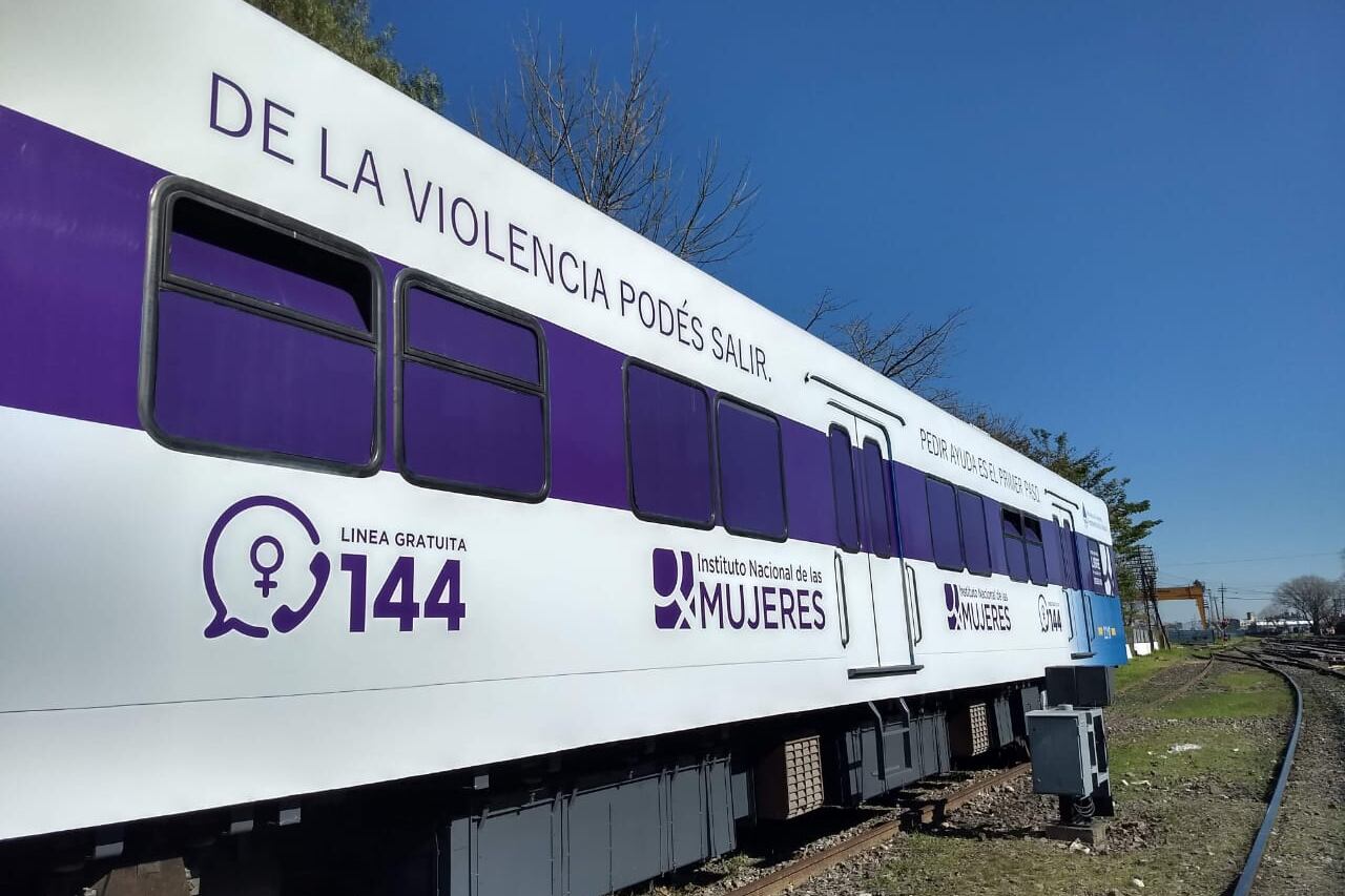 La Red de Asistencia en los Vagones del tren, en duda tras los despidos.