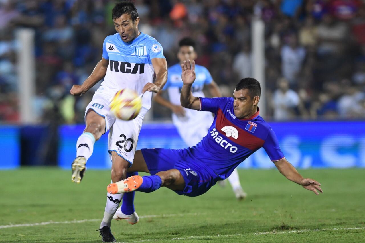 Cvitanich es uno de los que debe definir su situación contractual.