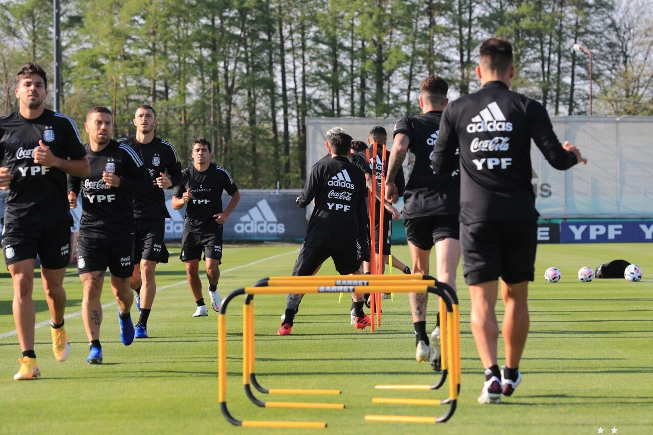 El equipo se entrenó en el predio de Ezeiza antes de partir hacia Bolivia.