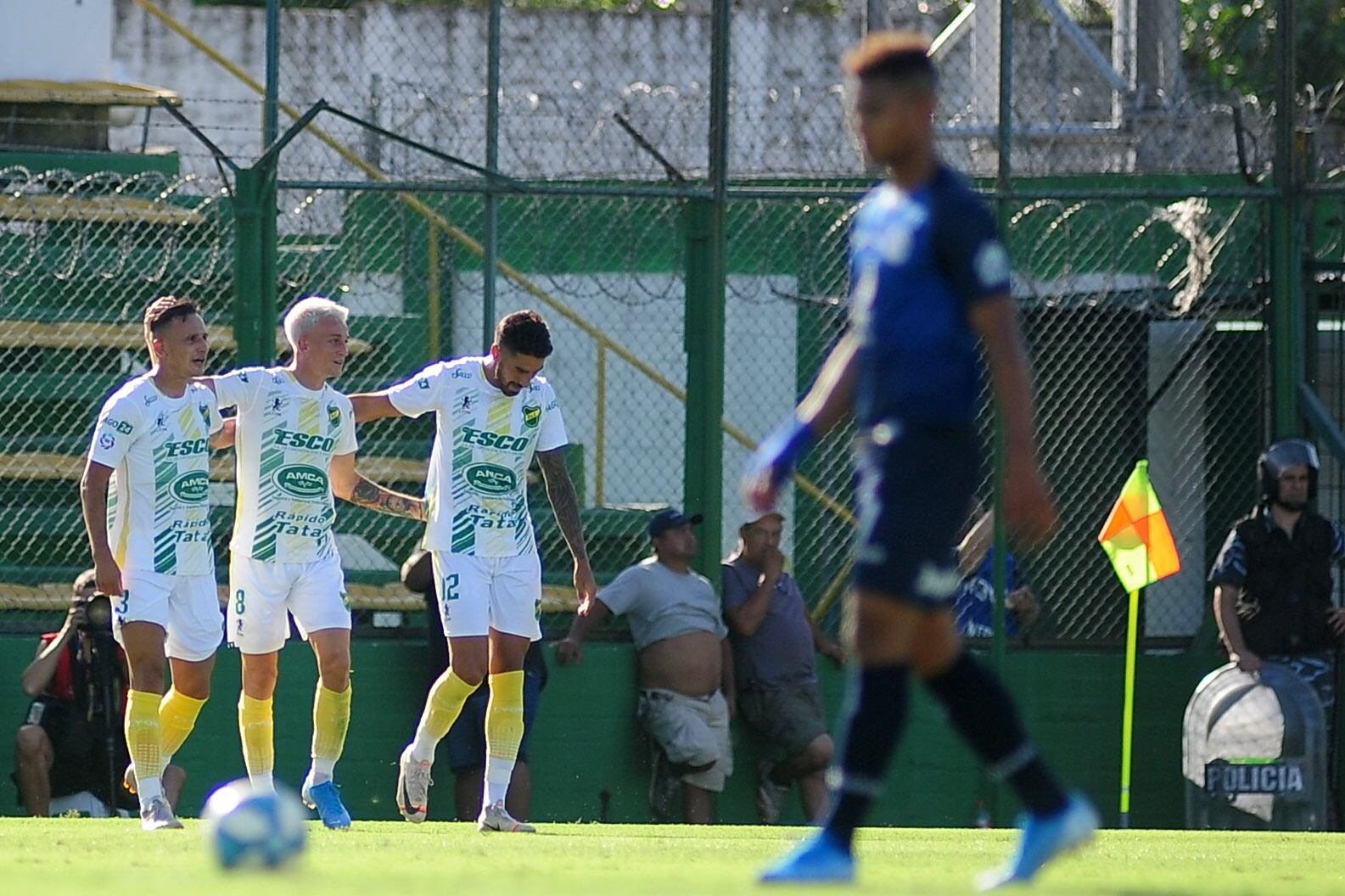 Festejan los jugadores de Defensa y Justicia.