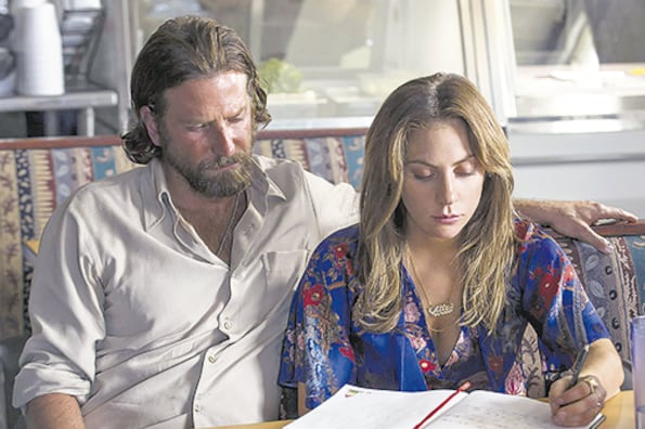 La gran favorita de los Globos de Oro, según los analistas y los sitios de apuestas, es la película Nace una estrella.