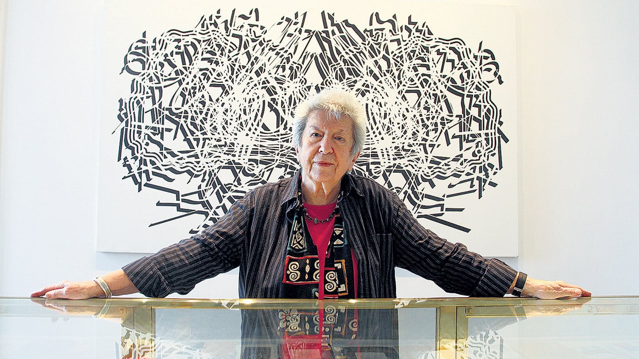 Molloy está radicada en los Estados Unidos, donde ha sido catedrática de distintas universidades.