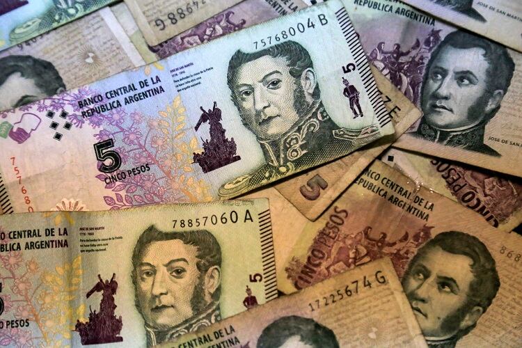 Los billetes de color verde podrán depositarse o canjearse en los bancos. 