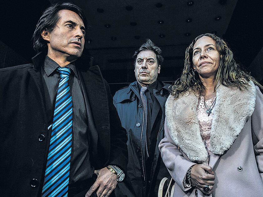 Adrián Tenca y María Inés Bergamini Urquiza defienden a Farré.