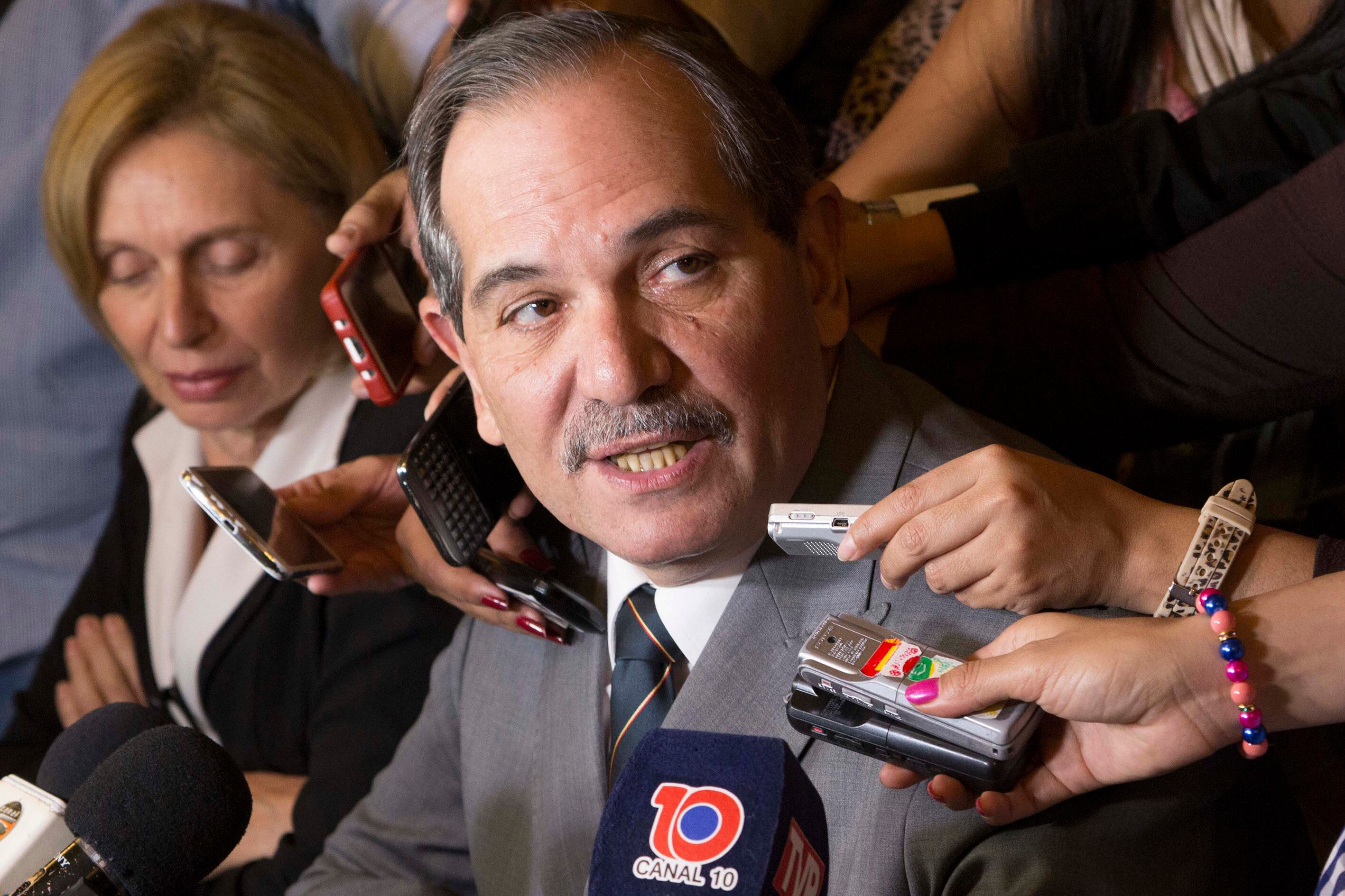 Ni Alperovich ni la denunciante están obligados a concurrir en persona a la audiencia.