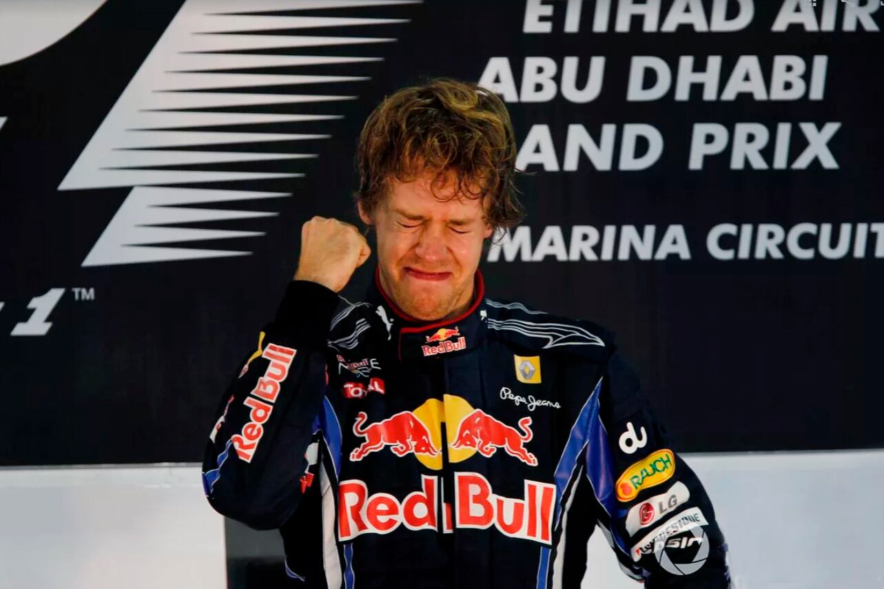 Sebastian Vettel ganó su primer título mundial de Fórmula 1 el 14 de noviembre de 2010 y se convirtió en el piloto más joven en coronarse en la máxima categoría del automovilismo.