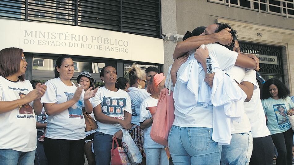 Police Killing, sobre la violencia policial en Brasil.
