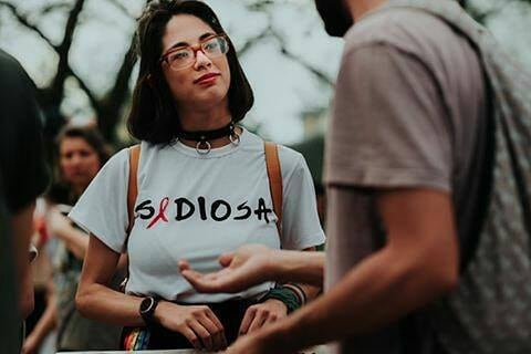 "Crecí con docentes que no me querían ni tocar si me lastimaba y que creían que no terminaría la primaria” cuenta Camila. Hoy es una referente.