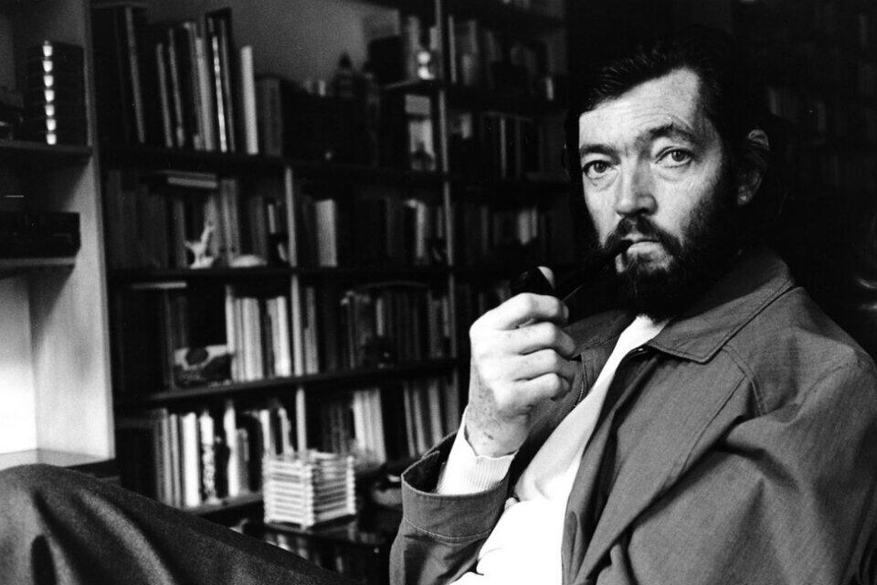 Subastaron en más de 42 mil dólares siete textos inéditos de Julio Cortázar.