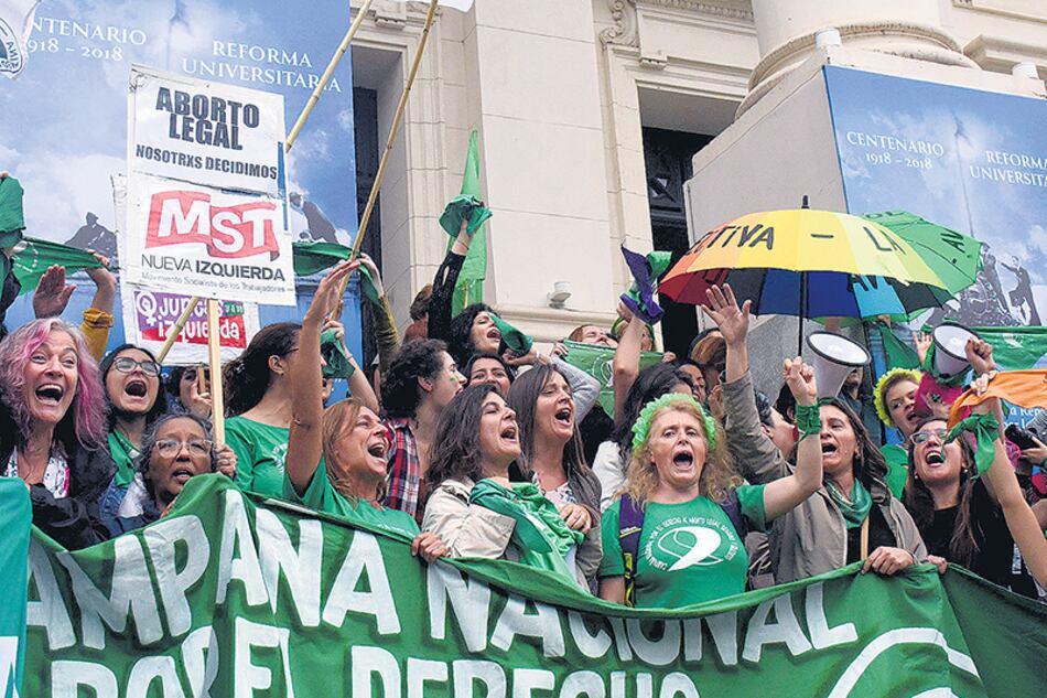 “El tribunal da un mensaje jurídico y también político”, advirtió el movimiento de mujeres.