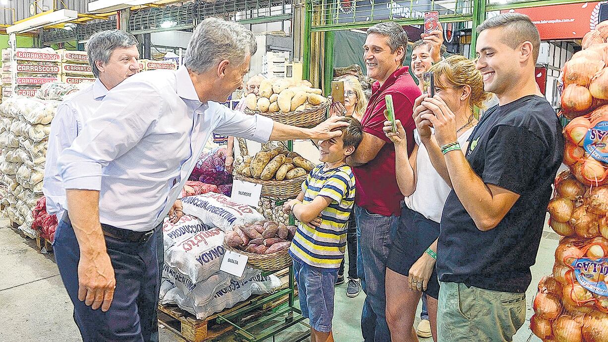 El presidente Mauricio Macri realizó ayer una recorrida por el Mercado Central.