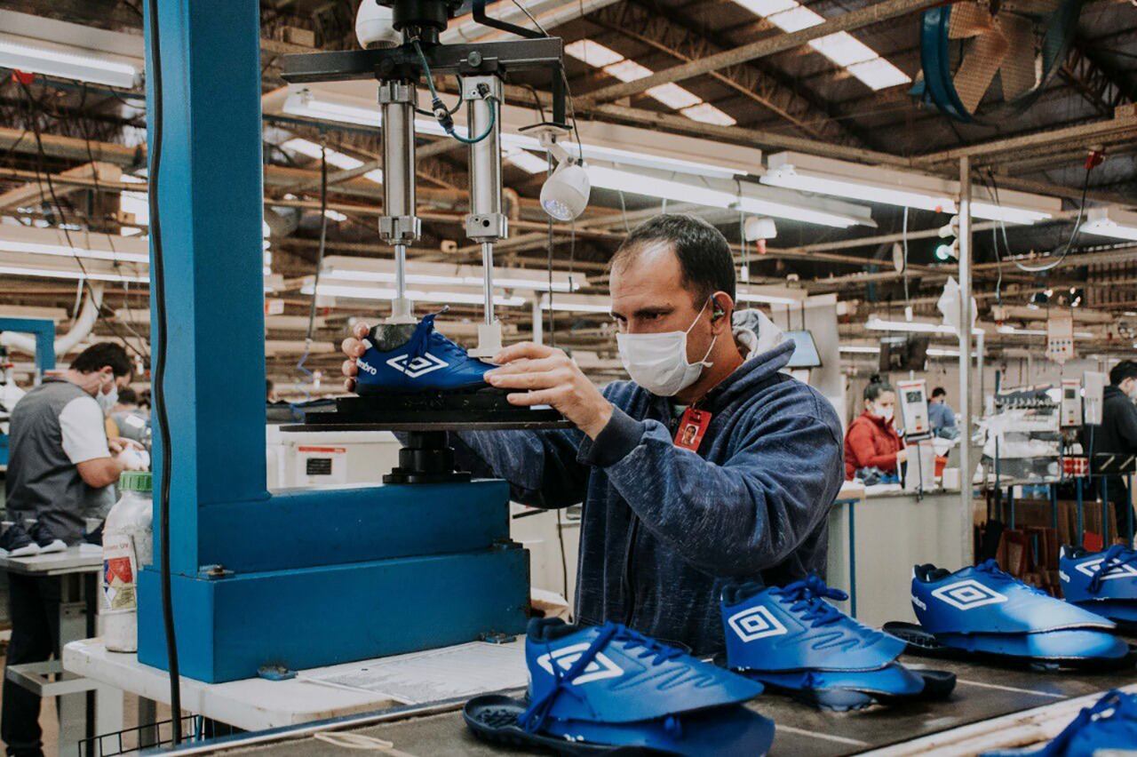 La mejora de la construcción y la industria manufacturera influyen decisivamente en la creación de empleo.