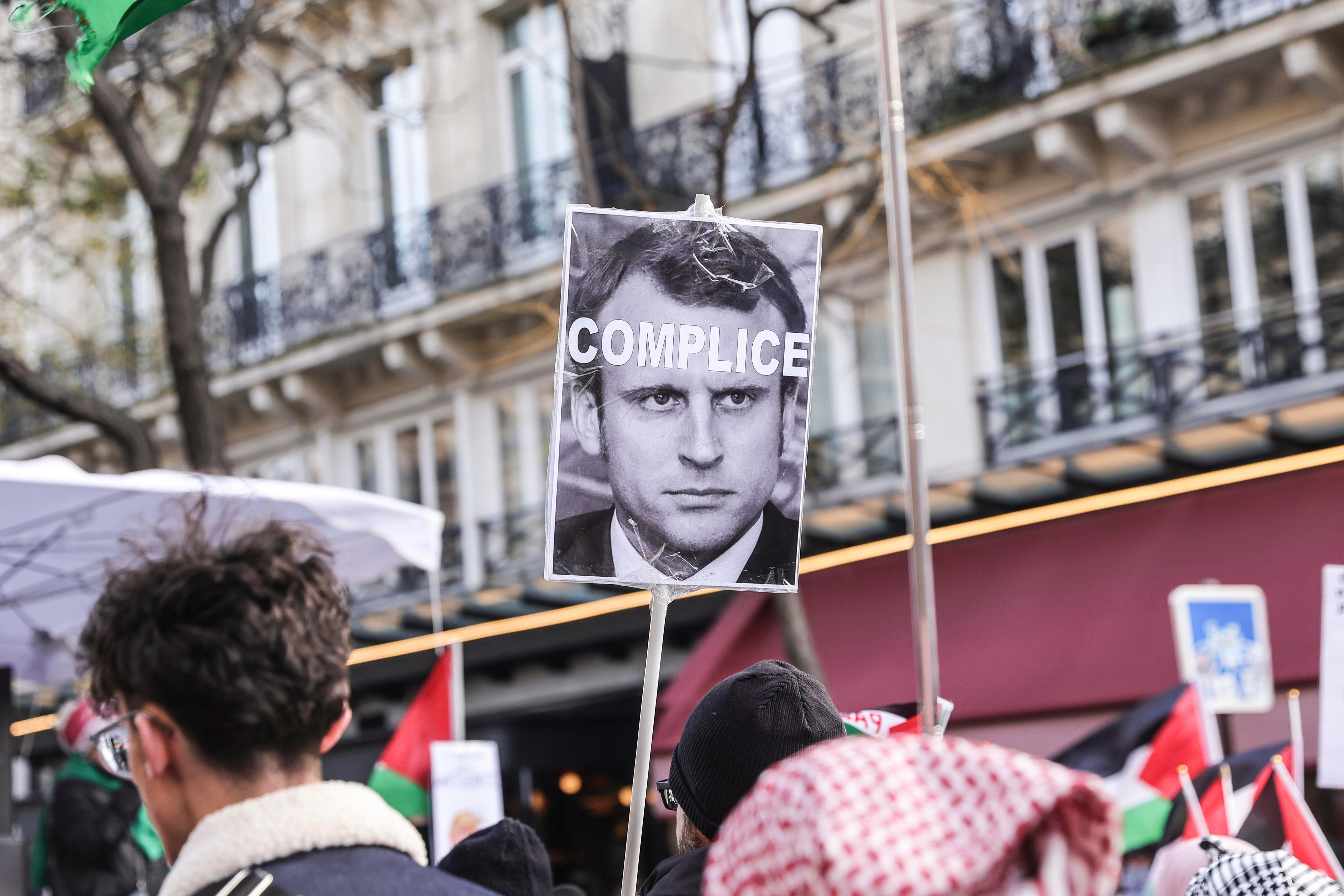 Protesta contra Macron en las calles de Paris.