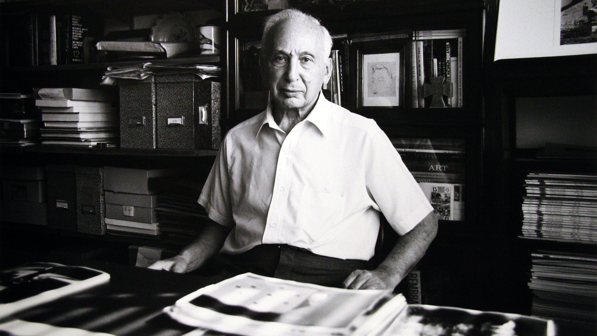 En 1936, ante el ascenso de Hitler, Kertész emigró a Estados Unidos.