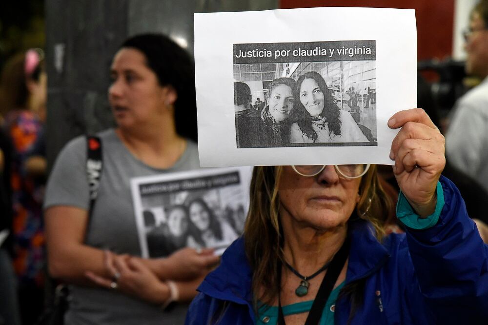 El asesinato de Claudia y las graves heridas a Virginia provocaron masivas movilizaciones. 