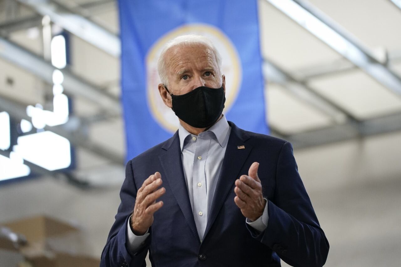 Joe Biden, de campaña en Minnesota, lidera en las encuestas.