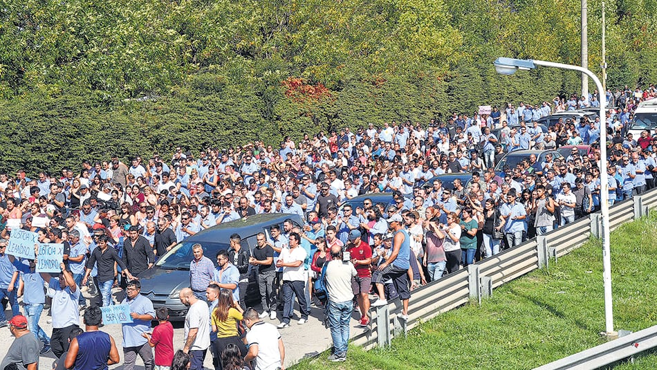 Alrededor de mil personas acompañaron el féretro de Leandro Alcaraz, asesinado el domingo.