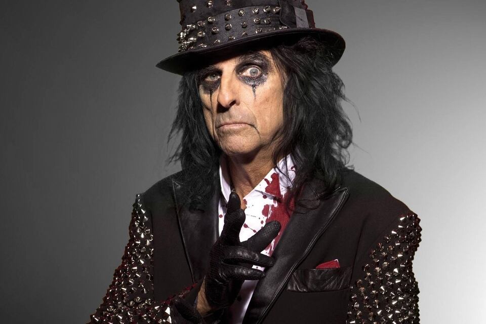 Entre los mayores referentes del hard rock y el heavy metal, Alice Cooper está próximo a cumplir 74 años, y lleva más de 50 en el mundo del rock and roll.