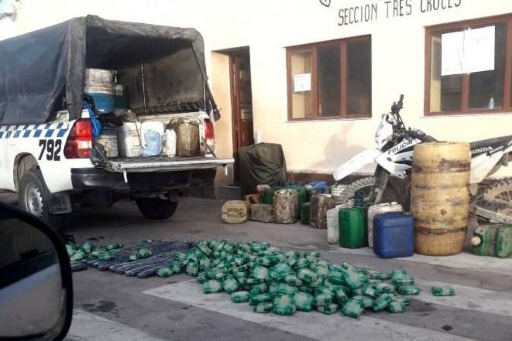 Mientras se difunde el virus entre las fuerzas policiales, se detectó contrabando policial de hojas de coca en Jujuy.