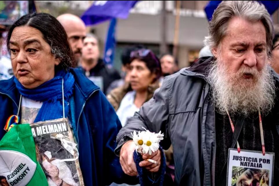 Los padres de Natalia aseguran que es "un riesgo" que los asesinos de su hija estén en la calle.