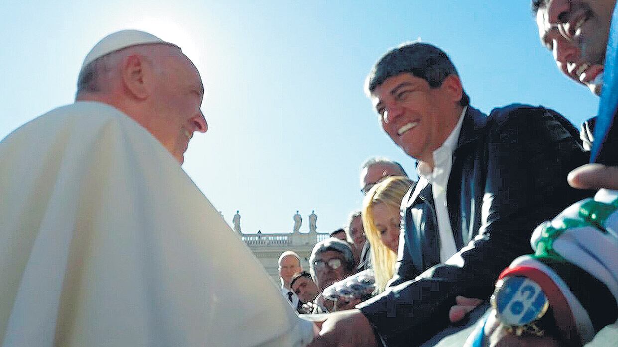 Moyano estuvo ayer con el Papa y le habló de la reforma laboral.