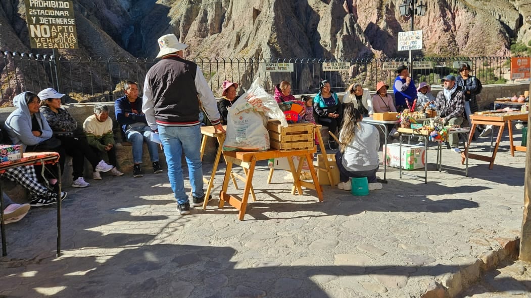 Trabajadores vinculados al turismo aprobaron pedir la derogación de la ecotasa.