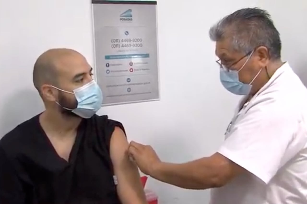 Francisco Traverso uno de los primeros médicos en vacunarse.