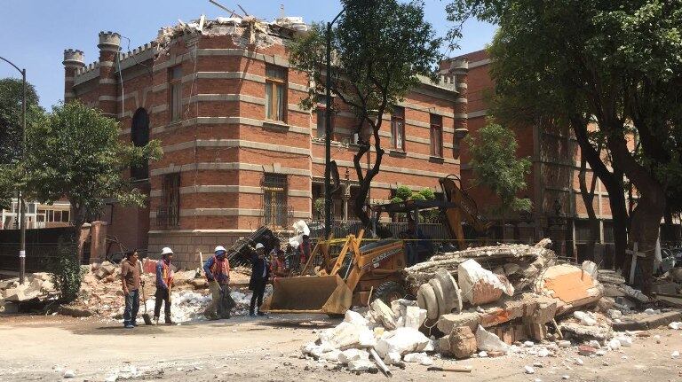 El terremoto provocó derrumbes de edificios.