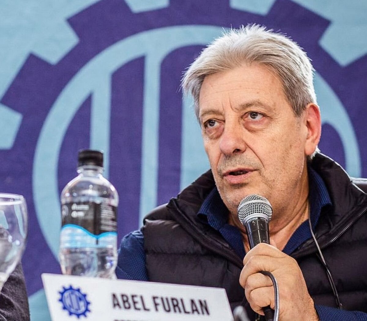 Abel Furlan, secretario gremial de la UOM, intenta un acuerdo similar para la rama siderúrgica al firmado la semana anterior con los otros sectores