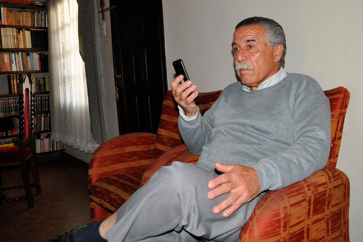 Alberto Nallar en su casa de El Carmen, Jujuy.