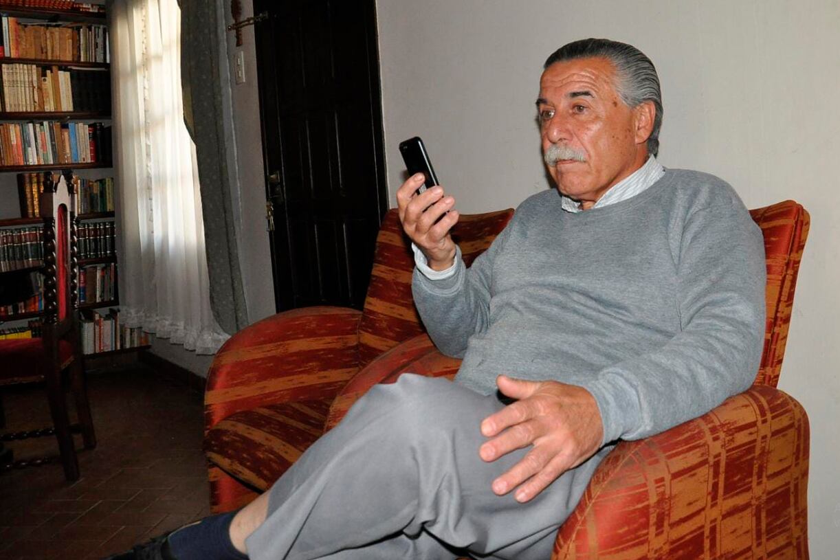 Alberto Nallar en su casa de El Carmen, Jujuy.