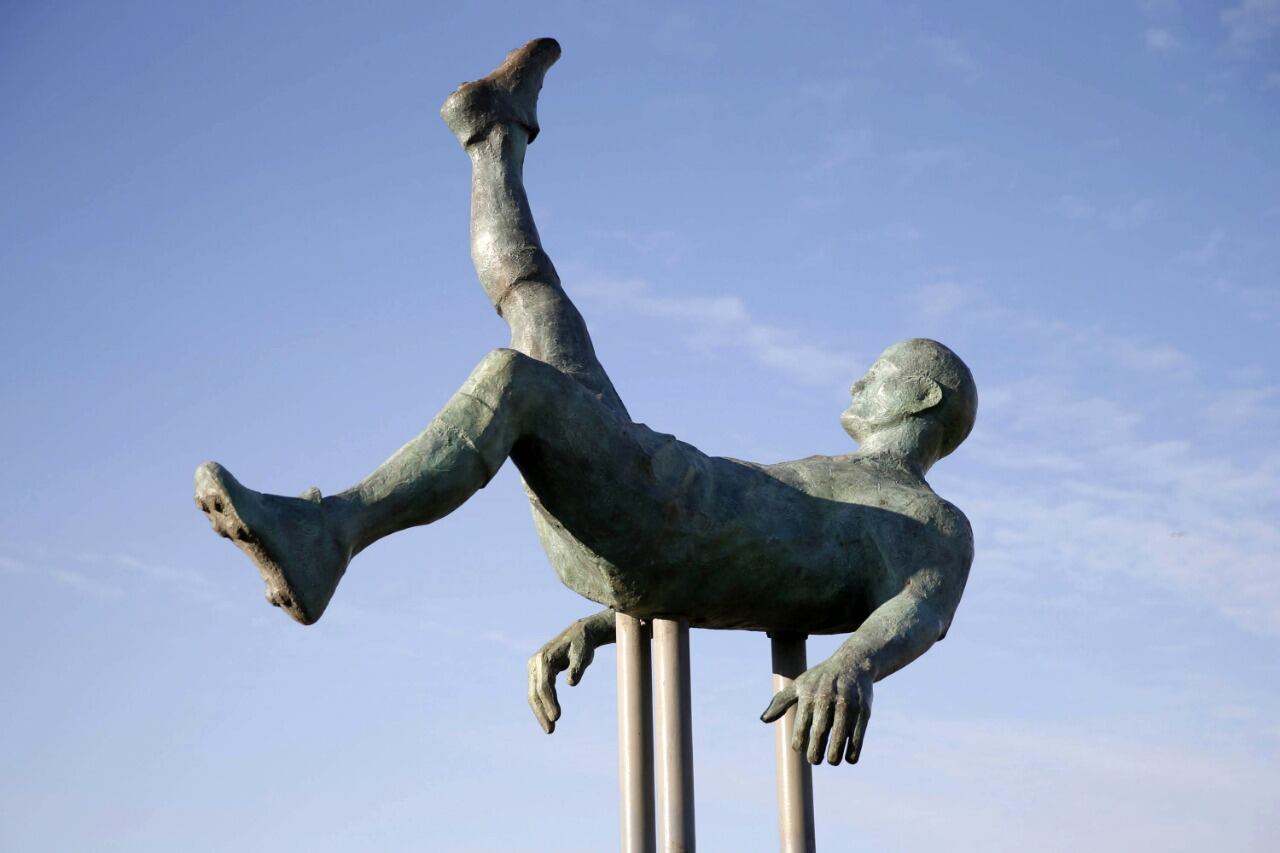 La chilena de Unzaga importalizada en una estatua.