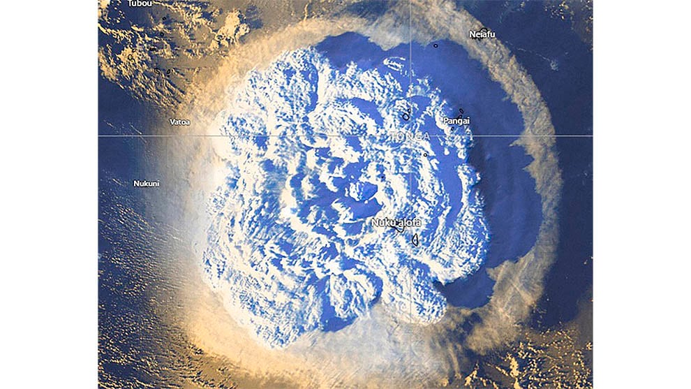 La erupción volcánica submarina en el océano Pacífico ocurrida el sábado desató el pánico en las islas del reino polinésico de Tonga, y generó alertas en Australia, Nueva Zelanda, en la costa oeste de Estados Unidos, en Chile, Ecuador y Perú.