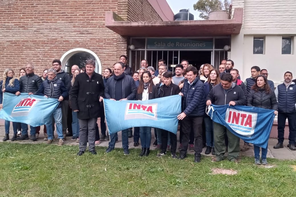 Intendetes bonaerenses apoyan a trabajadores del INTA -14/06/2025