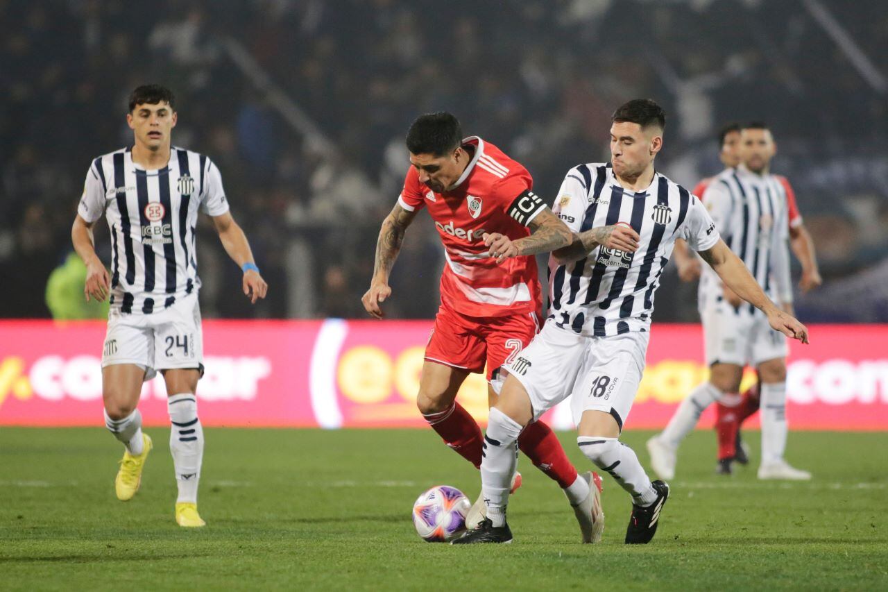 Se enfrentan el campeón de la Liga Profesional 2023 y su escolta (Foto: Copa Argentina).