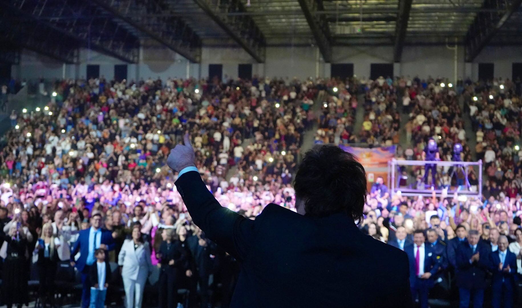 El Presidente se sube a la campaña en una de las secciones electorales donde las encuestas estiman empate técnico.