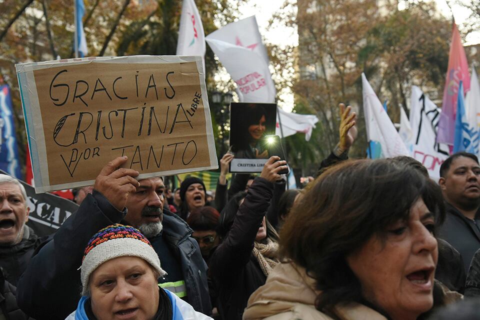Como en el día de la condena, los rosarinos volvieron a la plaza.
